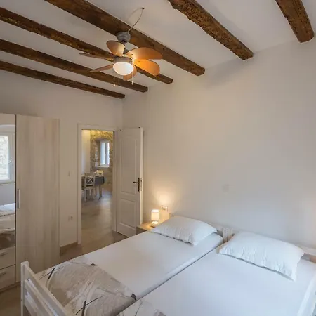 Central Stone House Appartement Komiža