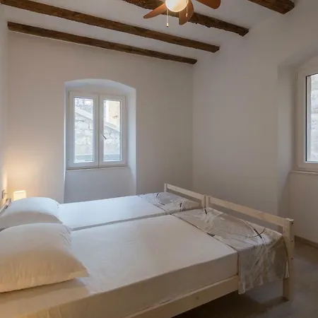 Central Stone House Appartement