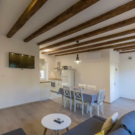 Central Stone House Appartement