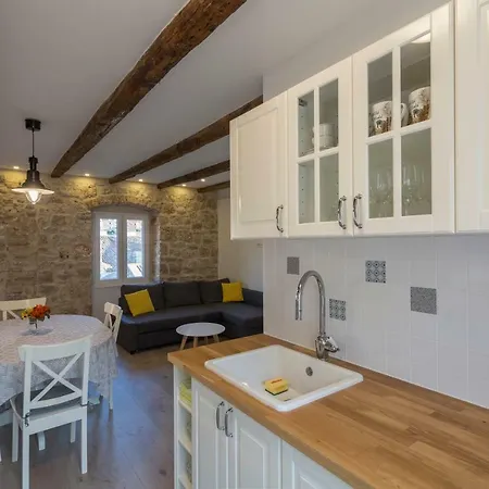 Central Stone House * Komiža