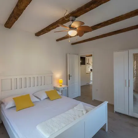 Apartman Central Stone House
