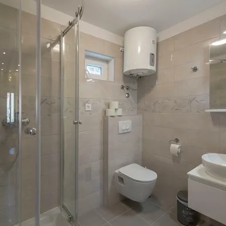 Central Stone House Apartman Komiža
