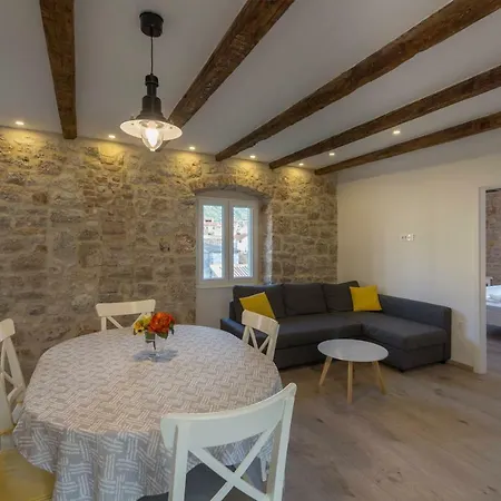 Central Stone House * Komiža