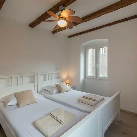 Apartman Central Stone House *