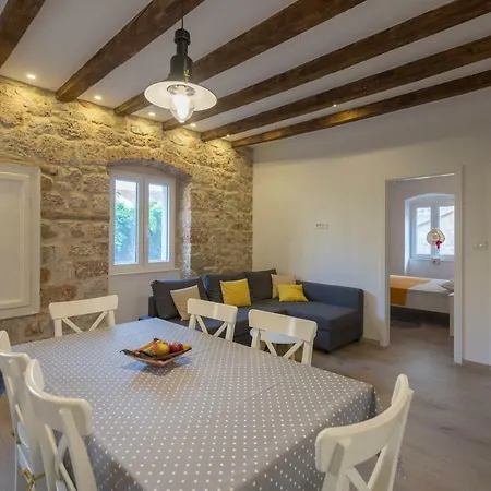 Central Stone House Apartman Komiža