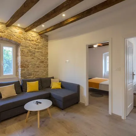 Central Stone House * Komiža
